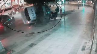 Şüphelileri kovalarken kaza yapan iki polis yaralandı