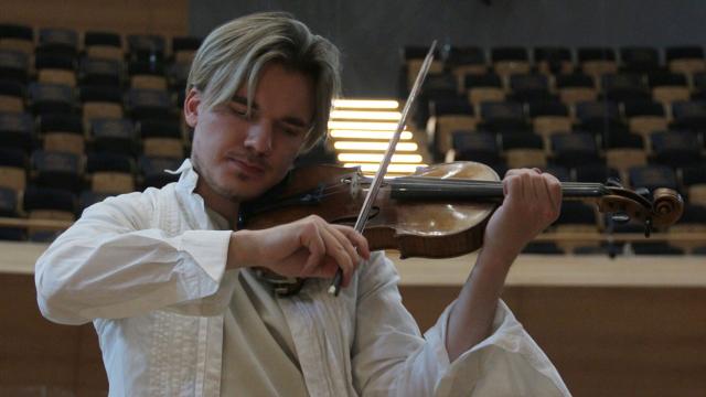 Rus kemancıdan CSOya övgü: İnanılmaz bir akustiğe sahip