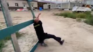 Rusya'da valiyi sarhoş bekçi karşıladı