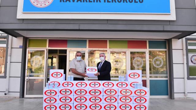 Erdemirden 93 okula dezenfektan desteği