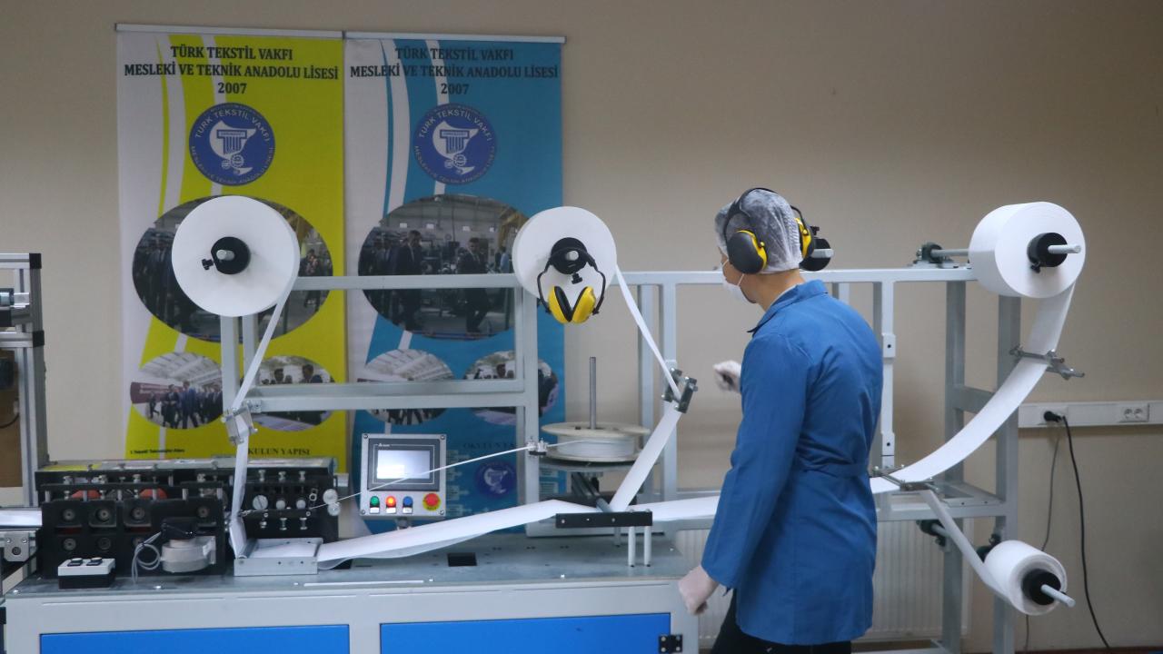 Meslek liselerinin önemli işler yaptıklarını belirten Gümüş, 