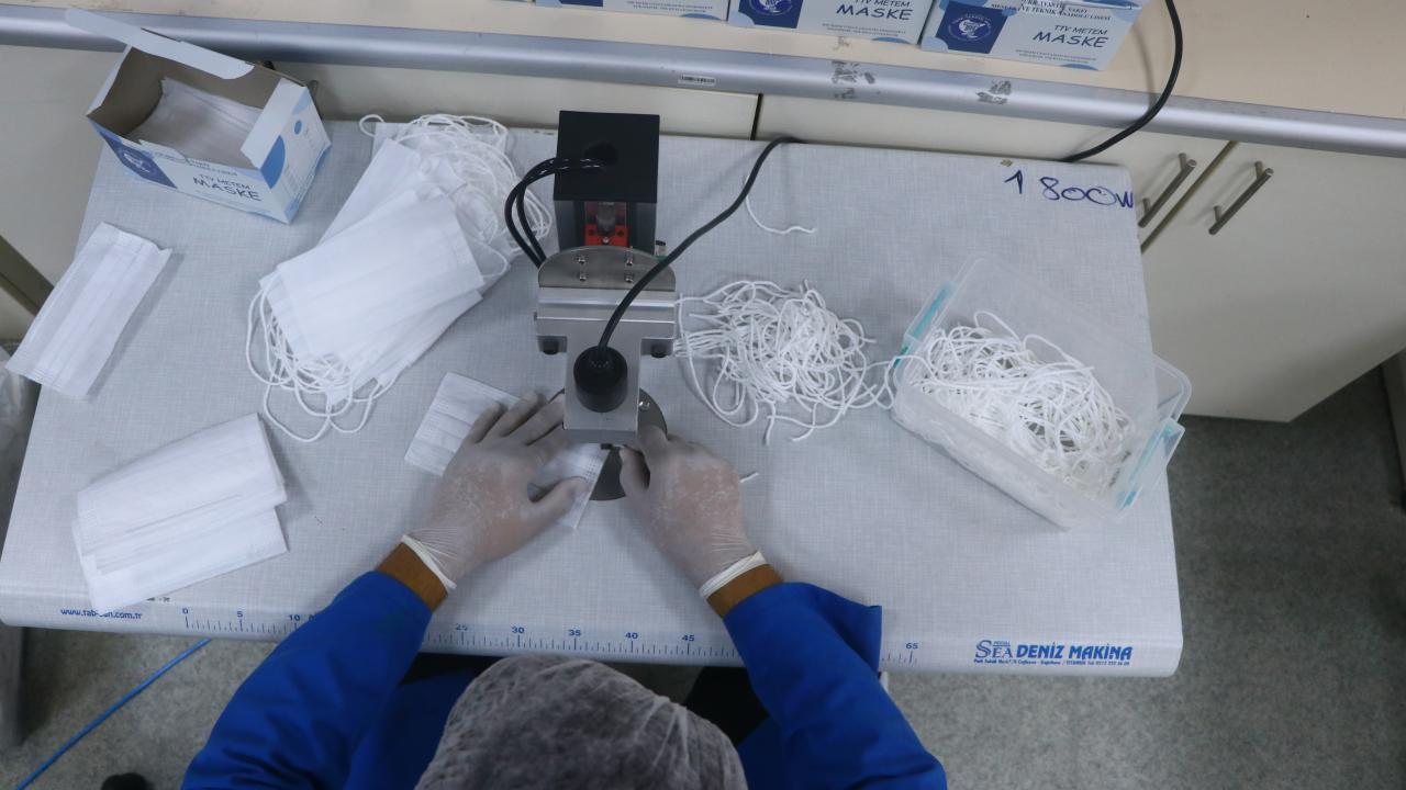 "Öğrencilerimiz 10 bin öğretmen için 100 bin maske yaptı"