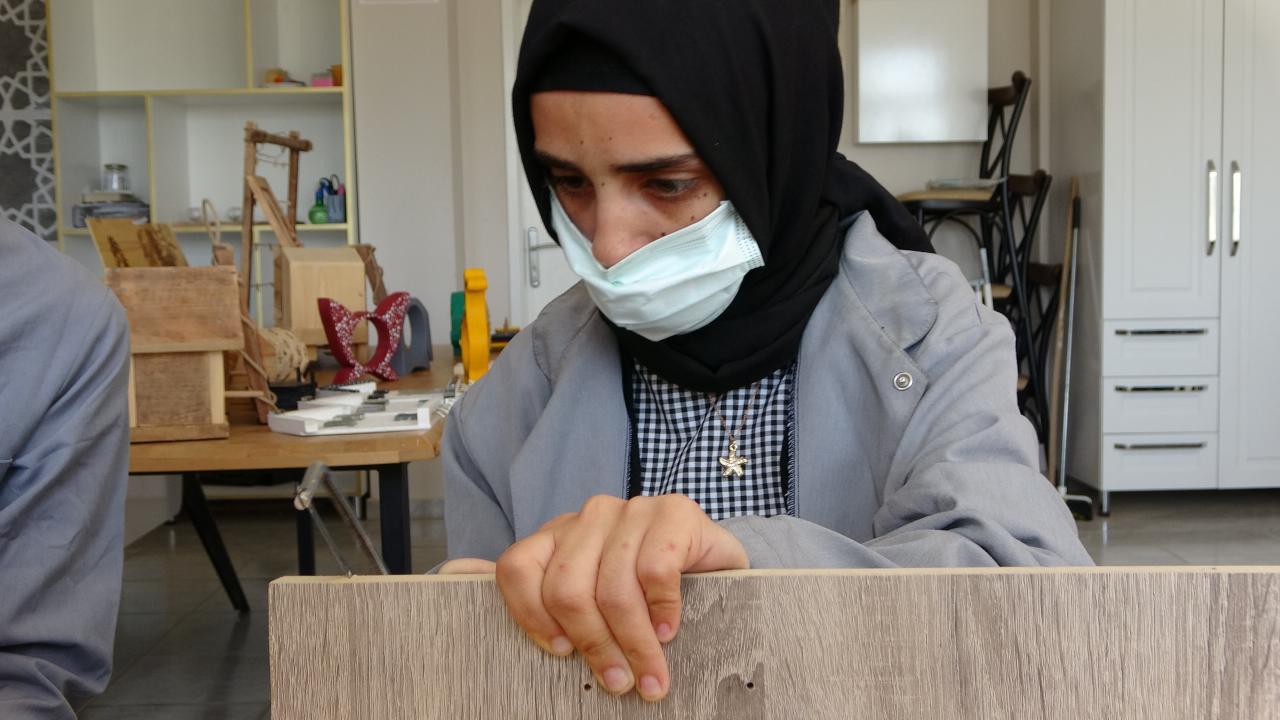 "Ürünleri sergide satarak hem harçlık çıkarıyorlar hem de meslek öğreniyorlar”