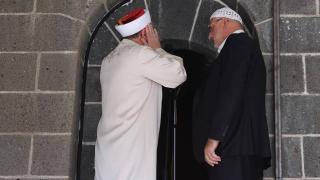 Diyanet İşleri Başkanı Ali Erbaş ve Hafiz Osman Şahin, çifte ezan okudu