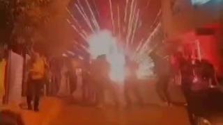 Halayın ortasında patlayan havai fişek paniğe neden oldu