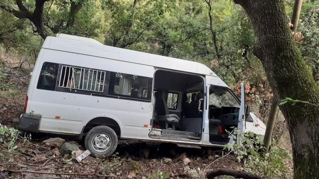 Osmaniyede öğrenci servisi dere yatağına devrildi: 10 yaralı