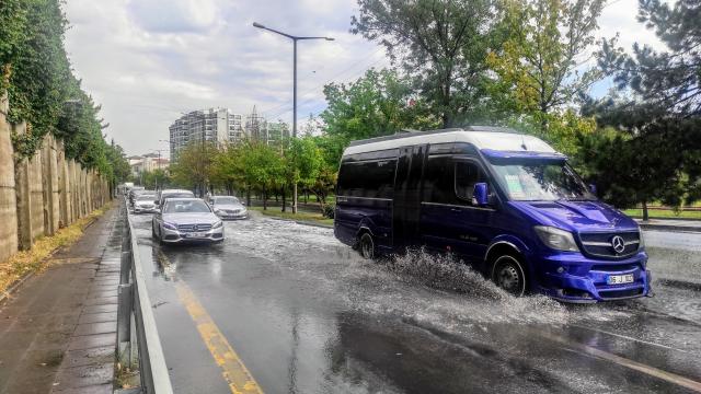 Başkentte sağanak etkili oldu