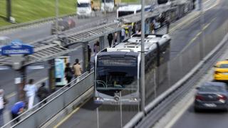 İstanbul'da toplu taşıma kullanımı yarı yarıya düştü