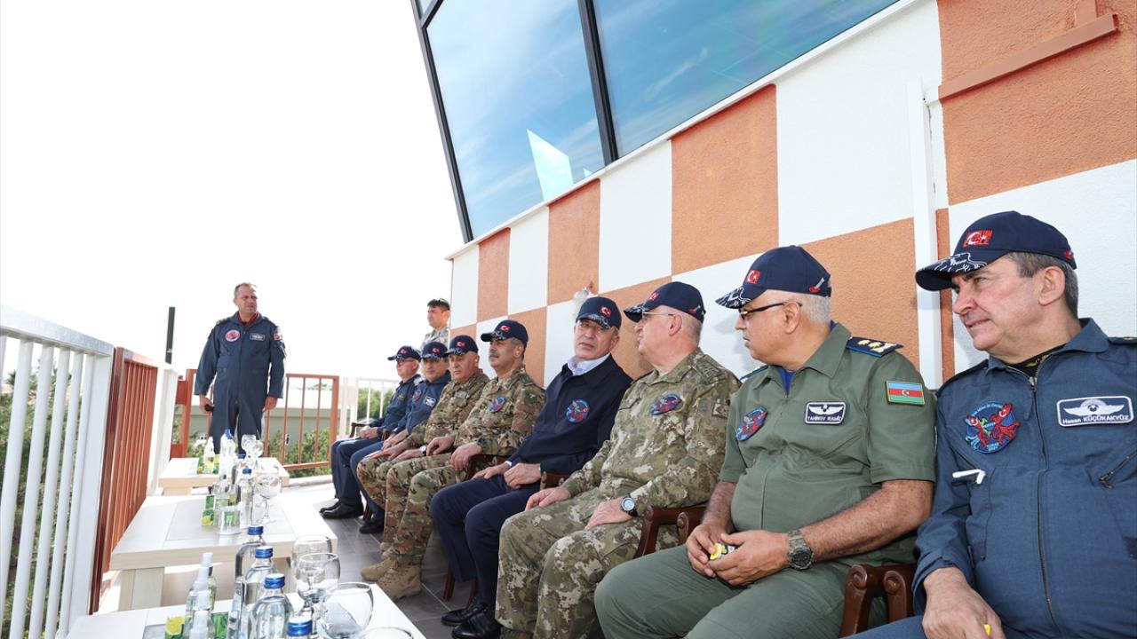 Azerbaycan Savunma Bakanı Hasanov