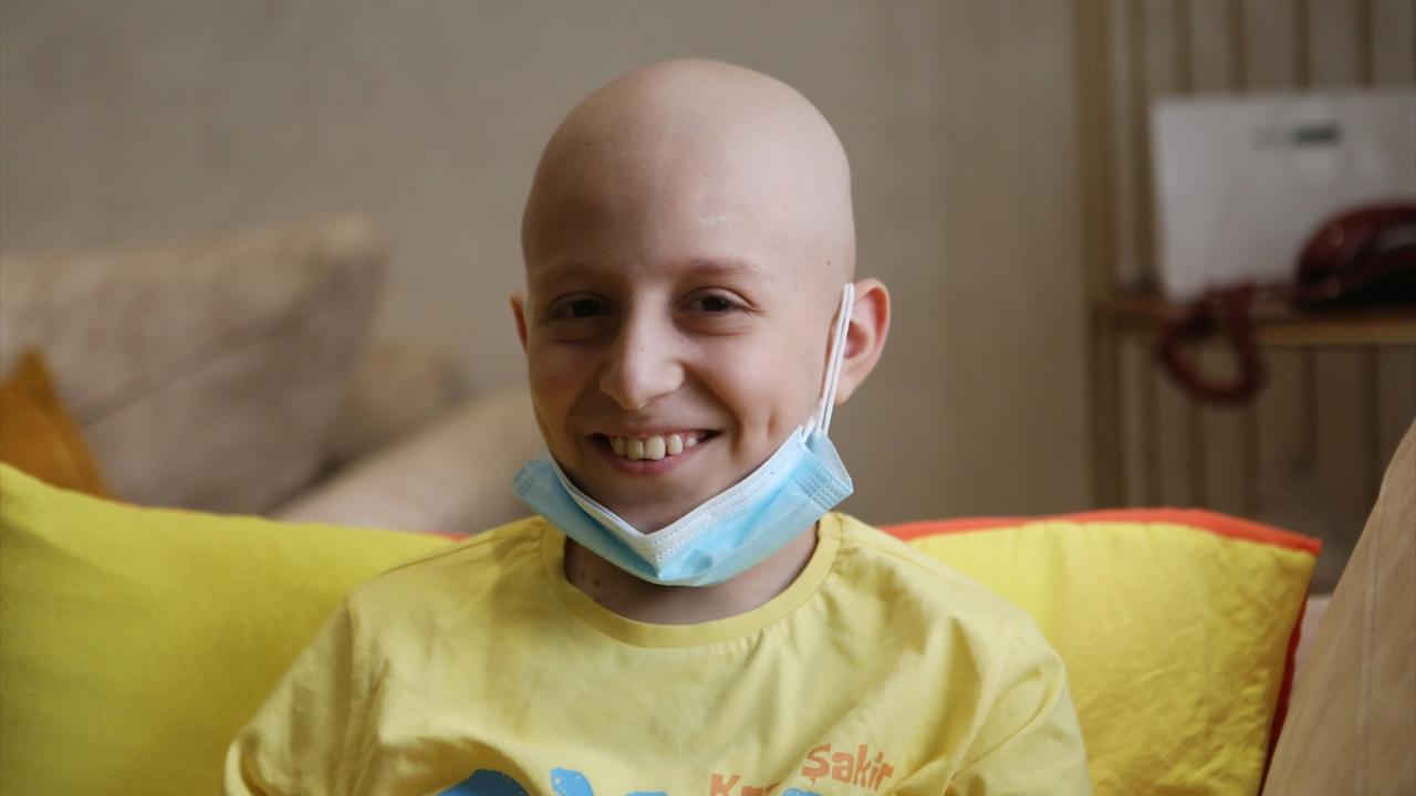 Küçük çocuk babasının gözaltına alınması sonrası kemoterapi seansına gitmeyi reddetti