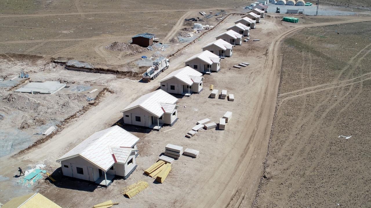 "Konutlar bölgesel iklim şartlarına uygun olarak inşa ediliyor"