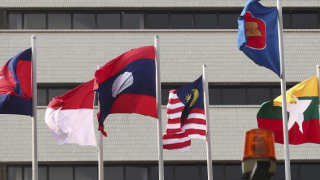 ASEAN Zirvesine Myanmarın "siyasi olmayan temsilcisi" katılmadı