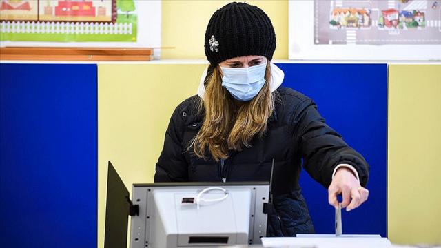Bulgaristanda parlamentoda 7 siyasi partinin yer alması bekleniyor