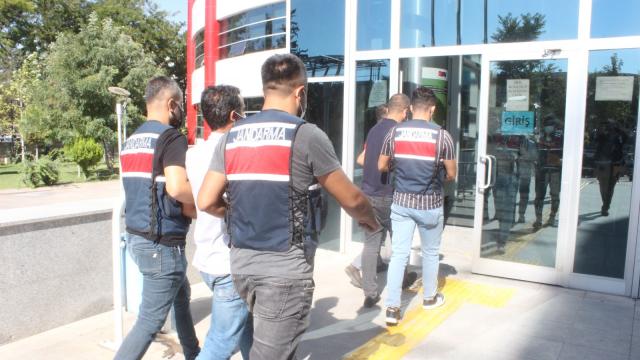 Teröristlere araç ile erzak taşıyan şahıslara operasyon: 2 gözaltı