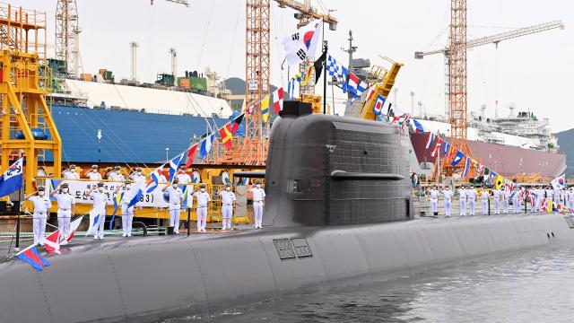 Güney Koreden "denizaltıdan" füze denemesi