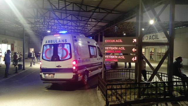 İstanbulda gıda zehirlenmesi şüphesi: Çok sayıda kişi hastaneye kaldırıldı