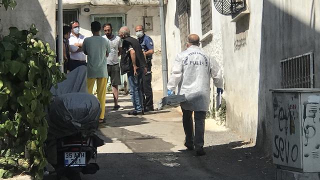 İzmirde yalnız yaşayan kişi evinde ölü bulundu