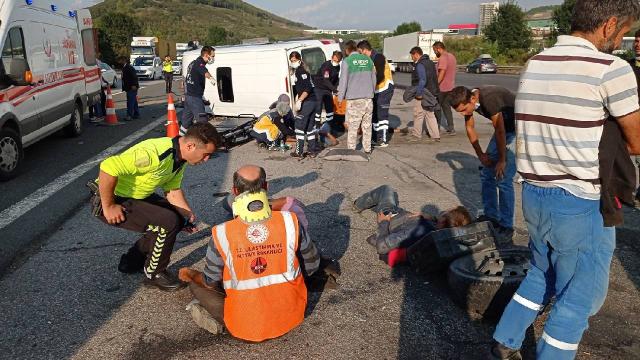 Düzcede minibüs ile otomobil çarpıştı: 8 yaralı