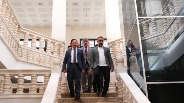 Rektör Prof. Dr. Özcoşar, Nusaybin Meslek Yüksek Okulunda incelemelerde bulundu