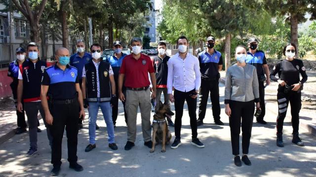 Adanada polis, okul çevrelerinde denetim yaptı