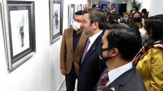 Guatemalalı sanatçı Türk banknotlarını tuvale taşıdı