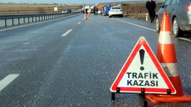 Tır ile minibüs çarpıştı: 1 ölü, 19 yaralı
