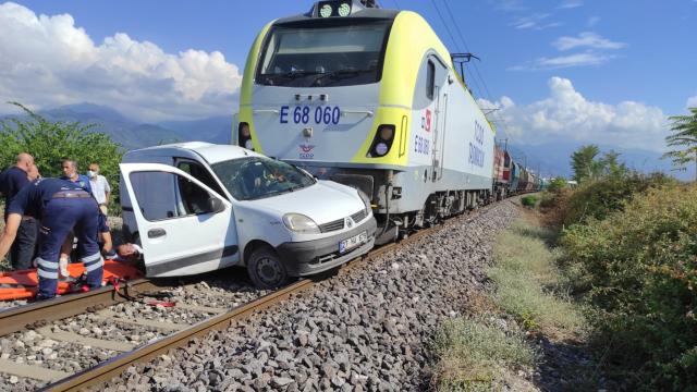 Dörtyolda hemzemin geçitte tren kazası: 2 yaralı