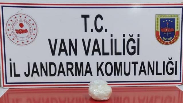 Vanda 1 kilogram metamfetamin ele geçirildi