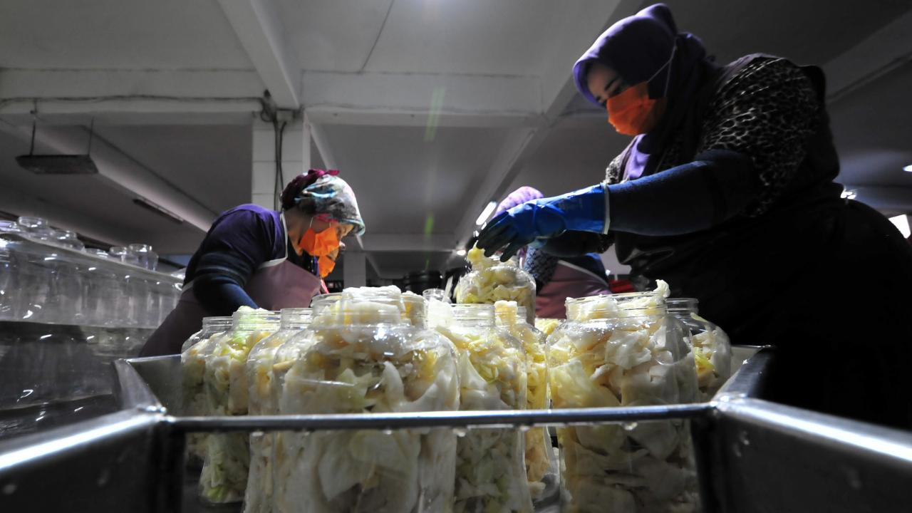 Gedelek`in normalde nüfusu bin 700 civarlarında. Turşu sezonu başladığı zaman nüfusumuz 3 bin kişiye kadar çıkıyor.