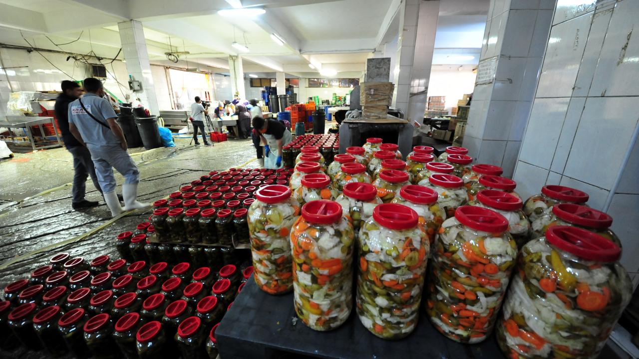 Sabah 8`de başlarız, akşam 11`e kadar çalışmaya devam ederiz. Bu yaklaşık 4 ay sürüyor.