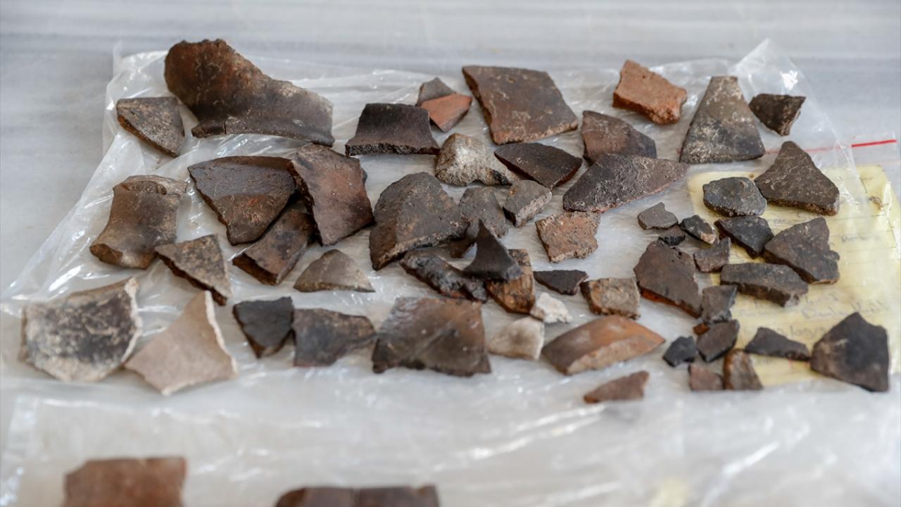 Kral Alyattes tepe yığarak kente girmiş