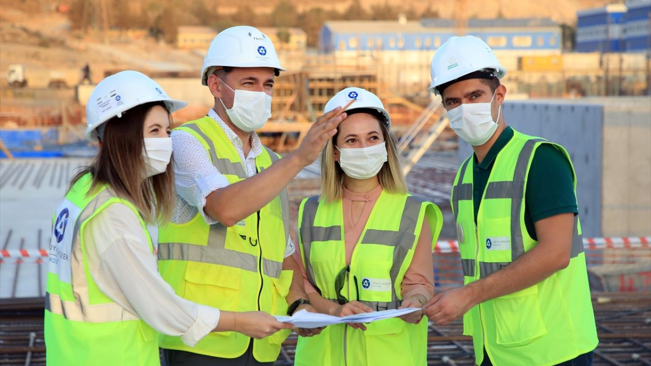 "Burada çalışan Türk uzmanlar çok genç ve aktif"