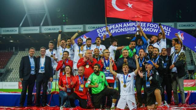 Şampiyon olan Ampute Futbol Milli Takımına tebrik mesajları