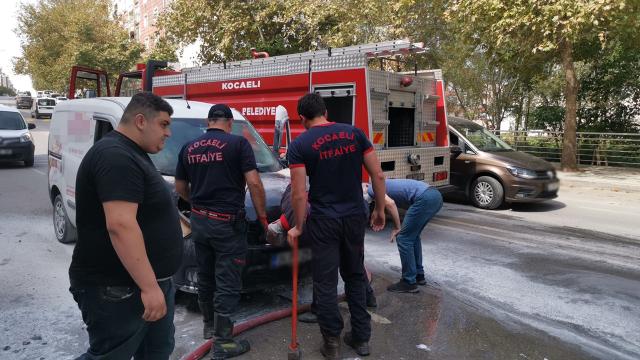 Seyir halindeki araç alev aldı