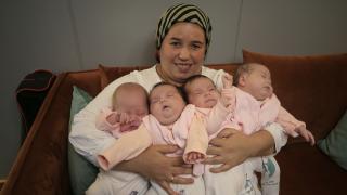 Koronavirüs atlattı, dördüzler mutluluğun adı oldu