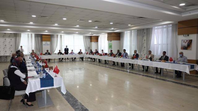 Bitlis Valisi Çağatay, gazi ve şehit yakınlarıyla bir araya geldi