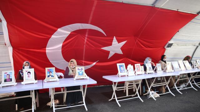 Evlat nöbeti kararlılıkla sürüyor