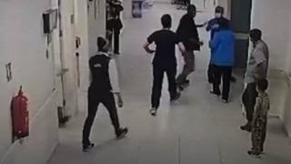 Acil serviste çalışan doktor darbedildi