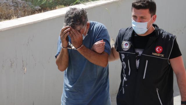 Adanada uyuşturucu ele geçirilen tırın sürücüsü tutuklandı