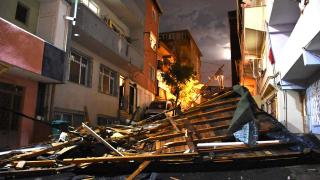 İstanbul’da sağanak ve fırtına: Çatılar uçtu, ağaç ve direkler devrildi