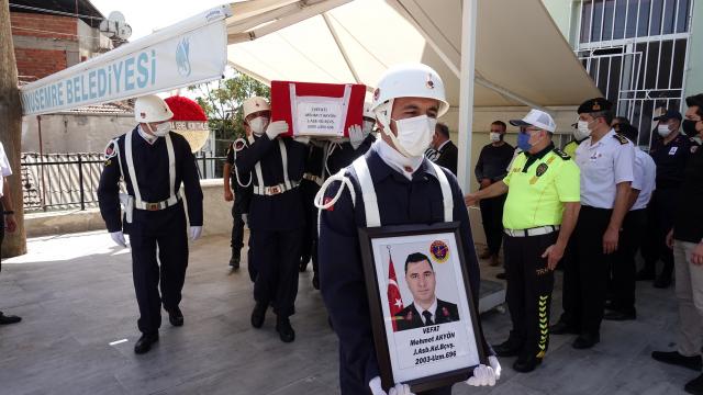 Covid-19 nedeniyle vefat eden jandarma başçavuşun cenazesi Manisada toprağa verildi