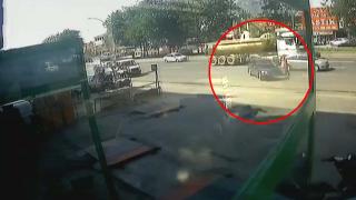 Park halindeki araç hareket ederek akan trafiğe daldı