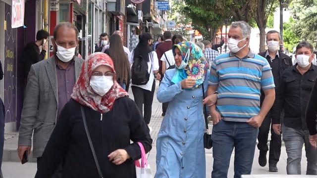 İki lise öğrencisi alışveriş için karantinayı deldi