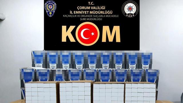 Çorumda iki araçtan 1 milyon 30 bin kaçak makaron çıktı