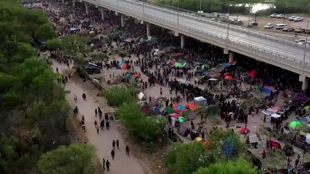 Meksikada düzensiz göçmen sayısı 14 bini geçti