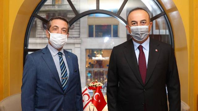 Bakan Çavuşoğlu KKTCli mevkidaşı ile görüştü
