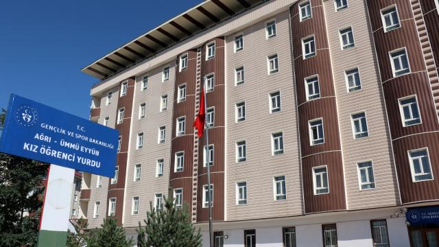 Ağrıda devlet yurtları eğitim dönemine hazır hale getiriliyor