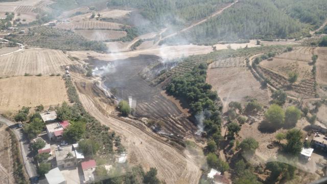 Osmaniyede tarladan ormanlık alana sıçrayan yangın kontrol altına alındı