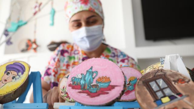 Sağlık çalışanları salgın döneminin stresini sanatla aşıyor
