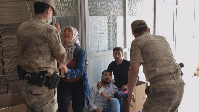 Eski çalıştığı fabrikanın güvenlik görevlisini bıçakla rehin alan kişi gözaltına alındı